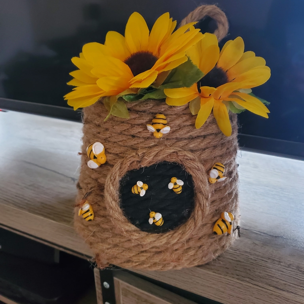 Bee Rope Decor And Wreaths